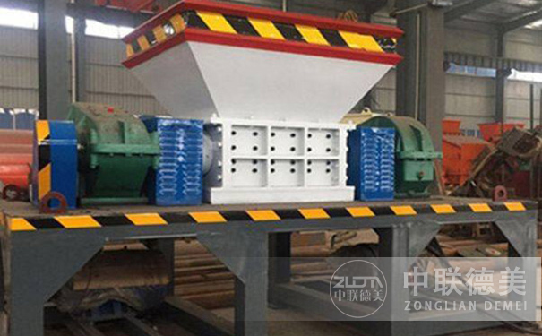 撕碎機(jī)出現(xiàn)卡機(jī)現(xiàn)象怎么解決？和操作時(shí)需要注意什么？